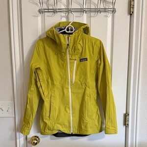 Patagonia Women’s Granite Crest Rain Jacket
Size XS